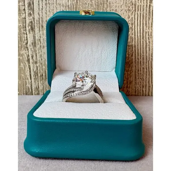 8CT D VVS1 Graded Moissanite Ring – AU750 –Sz.9 - Picture 10 of 10